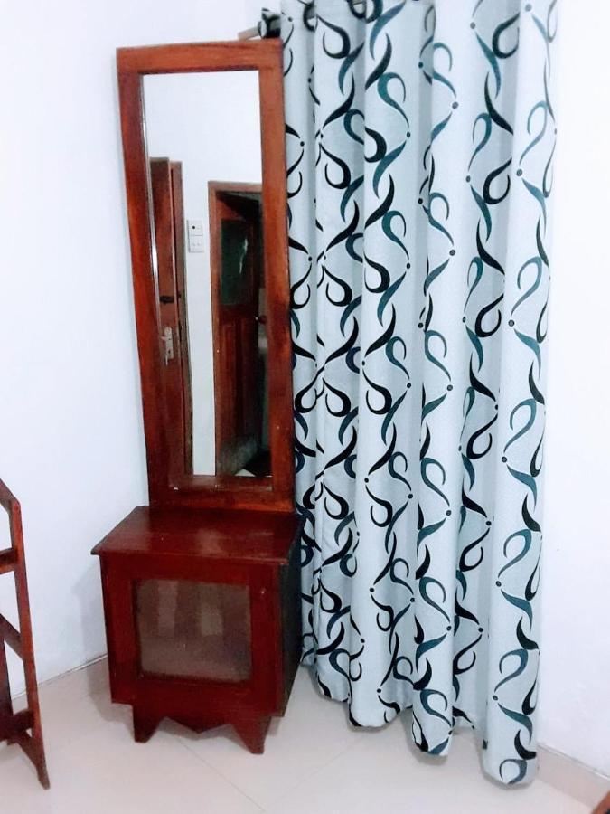 Black And White Kandy Guest House 02 Deiyannewela Esterno foto