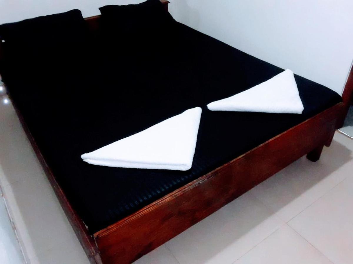 Black And White Kandy Guest House 02 Deiyannewela Esterno foto