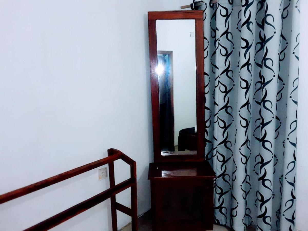 Black And White Kandy Guest House 02 Deiyannewela Esterno foto