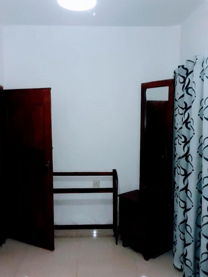 Black And White Kandy Guest House 02 Deiyannewela Esterno foto