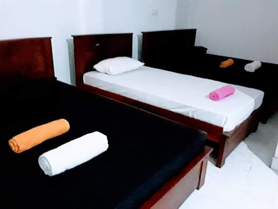 Black And White Kandy Guest House 02 Deiyannewela Esterno foto
